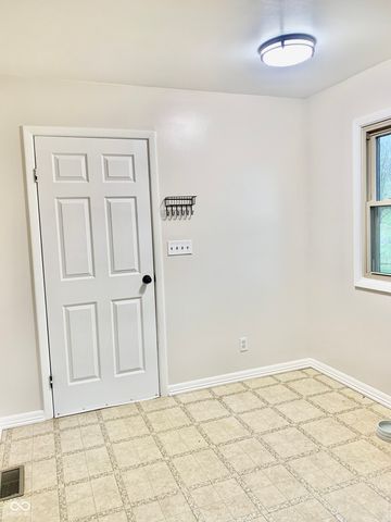 5574 S Holiday Drive, Columbus, IN 47203