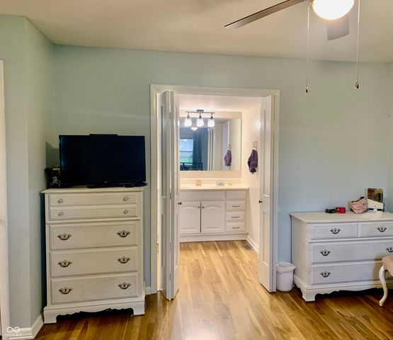 5574 S Holiday Drive, Columbus, IN 47203