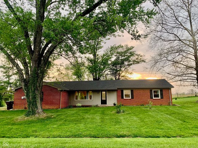 5574 S Holiday Drive, Columbus, IN 47203