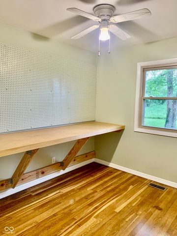 5574 S Holiday Drive, Columbus, IN 47203