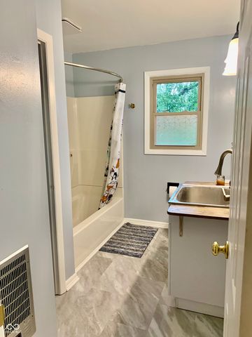 5574 S Holiday Drive, Columbus, IN 47203