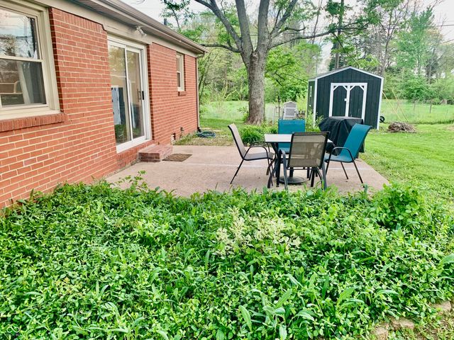 5574 S Holiday Drive, Columbus, IN 47203