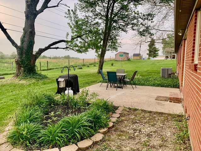 5574 S Holiday Drive, Columbus, IN 47203
