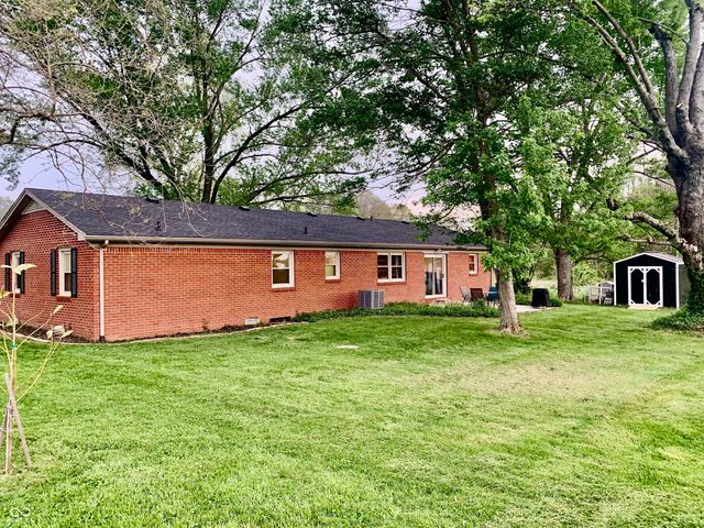 5574 S Holiday Drive, Columbus, IN 47203