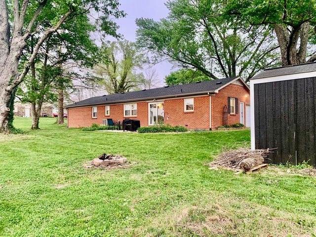 5574 S Holiday Drive, Columbus, IN 47203