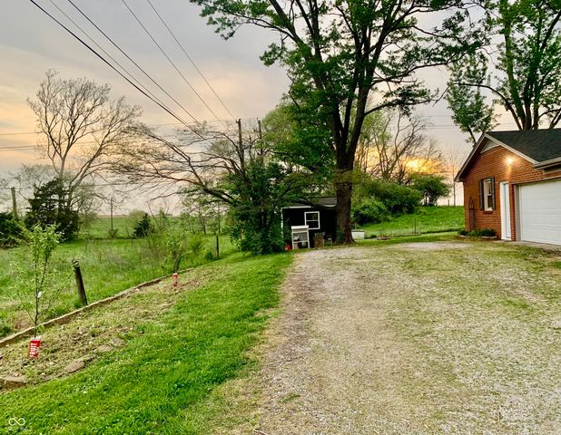 5574 S Holiday Drive, Columbus, IN 47203