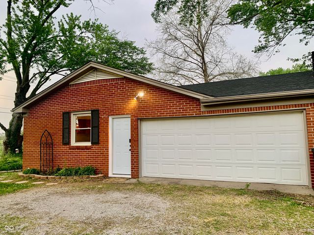 5574 S Holiday Drive, Columbus, IN 47203