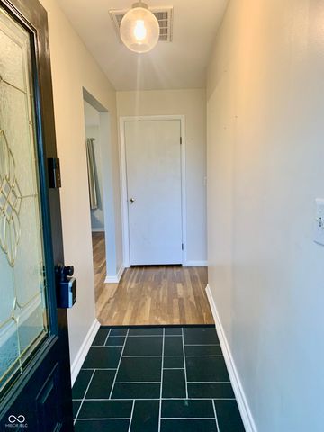 5574 S Holiday Drive, Columbus, IN 47203
