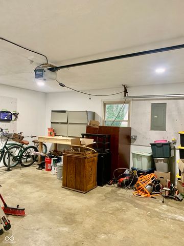 5574 S Holiday Drive, Columbus, IN 47203