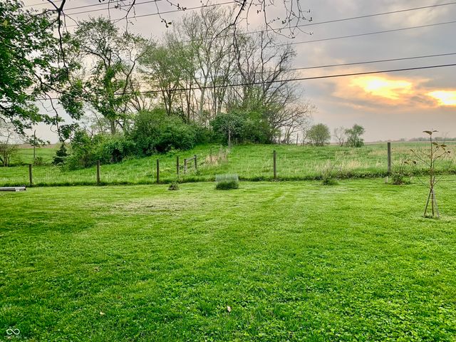5574 S Holiday Drive, Columbus, IN 47203