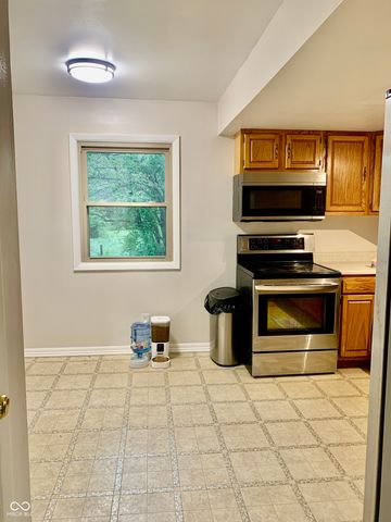 5574 S Holiday Drive, Columbus, IN 47203