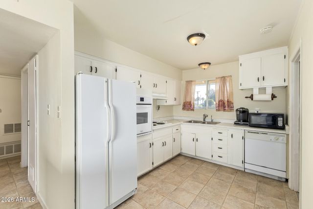 11035 W OAKMONT Drive, Sun City, AZ 85351