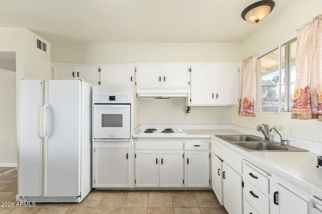 11035 W OAKMONT Drive, Sun City, AZ 85351