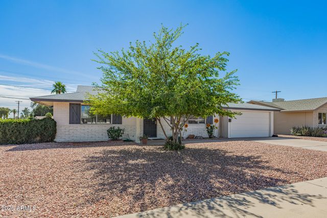 11035 W OAKMONT Drive, Sun City, AZ 85351
