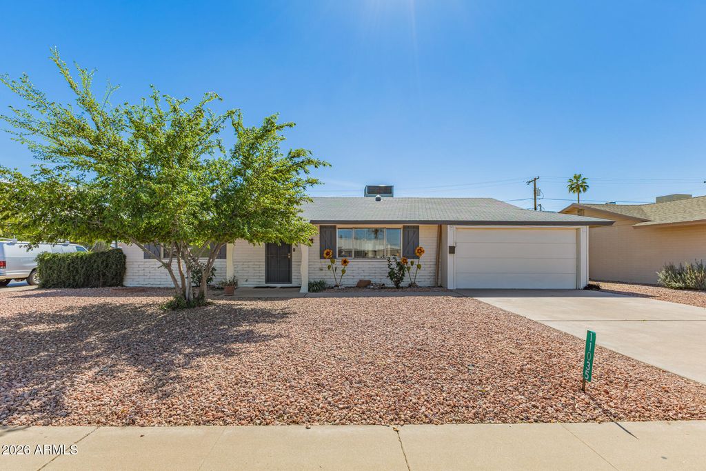 11035 W OAKMONT Drive, Sun City, AZ 85351
