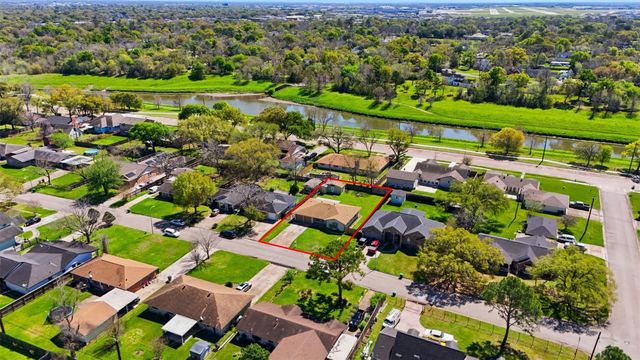 7118 Heron Drive, Houston, TX 77087