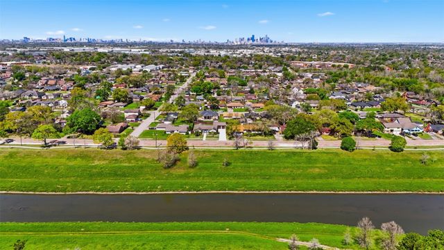 7118 Heron Drive, Houston, TX 77087