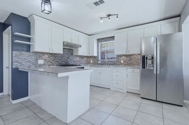 7118 Heron Drive, Houston, TX 77087