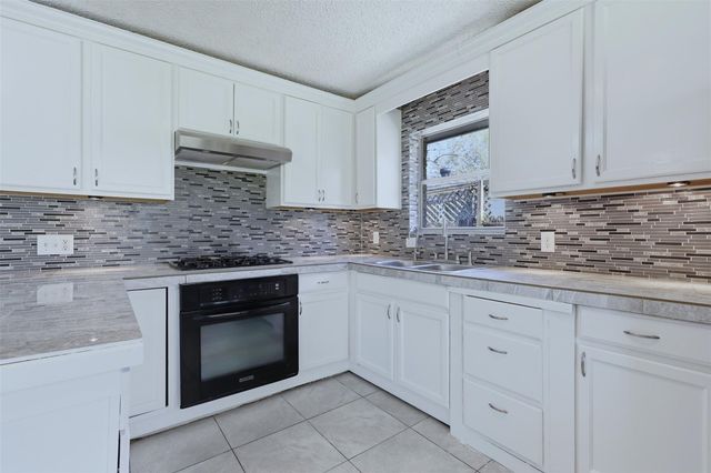 7118 Heron Drive, Houston, TX 77087