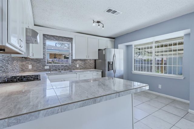 7118 Heron Drive, Houston, TX 77087