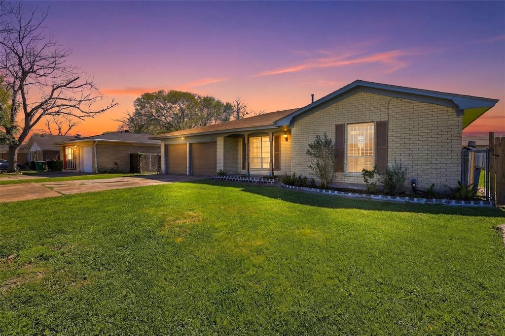 7118 Heron Drive, Houston, TX 77087