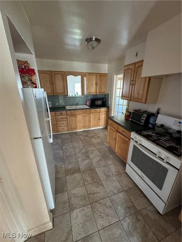 16317 Throckley Avenue, Cleveland, OH 44128