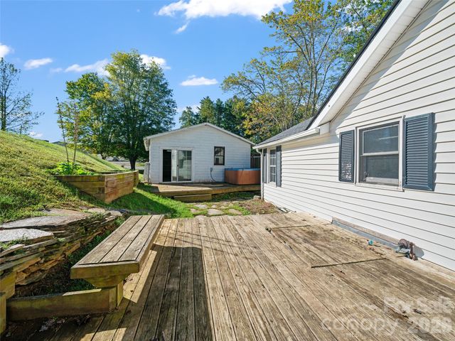 370 Bear Creek Church Road, Bakersville, NC 28705