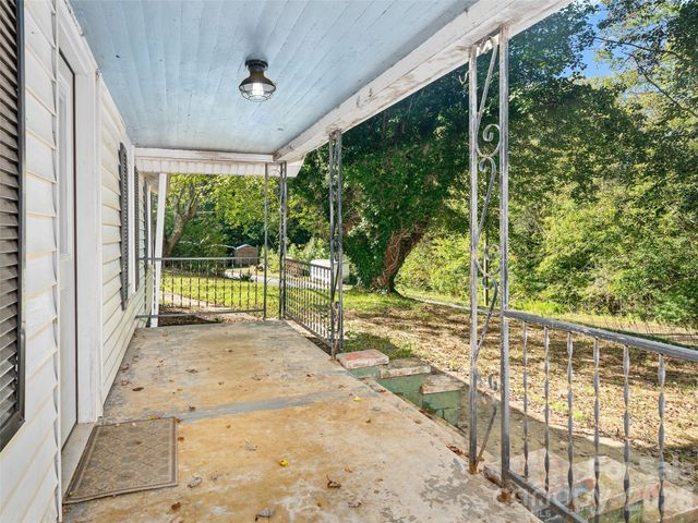 370 Bear Creek Church Road, Bakersville, NC 28705