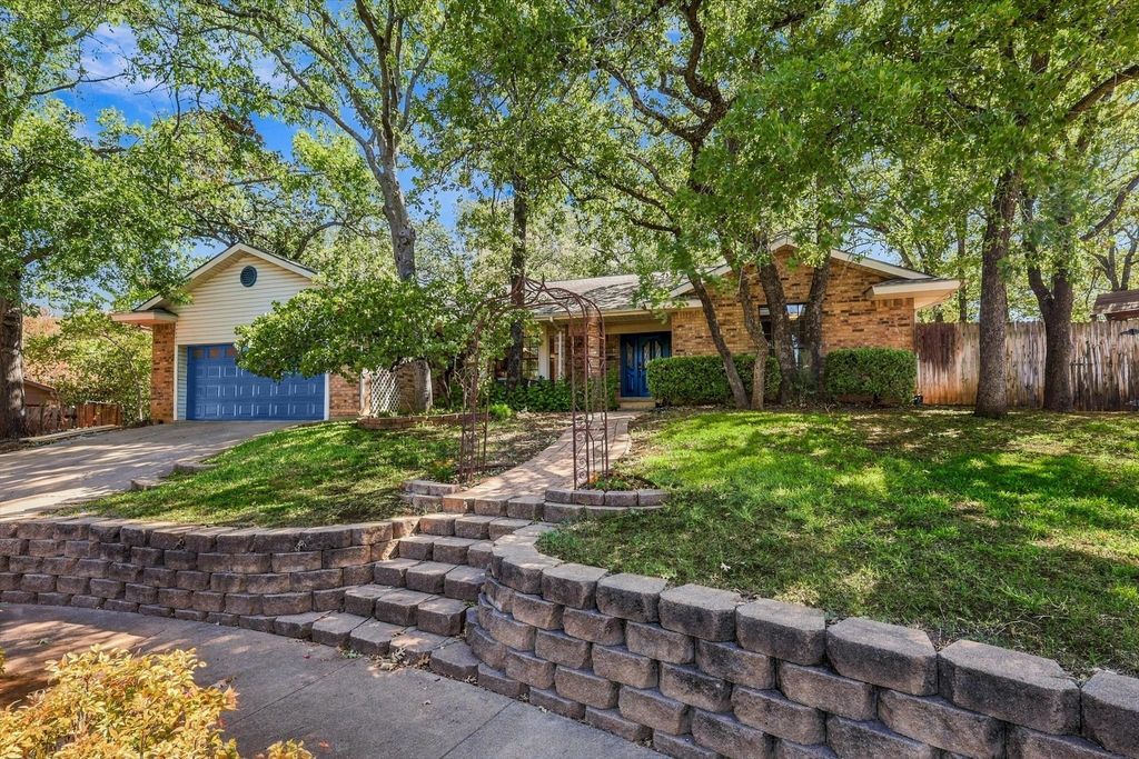 3232 Prince Court, Bedford, TX 76021 — exterior