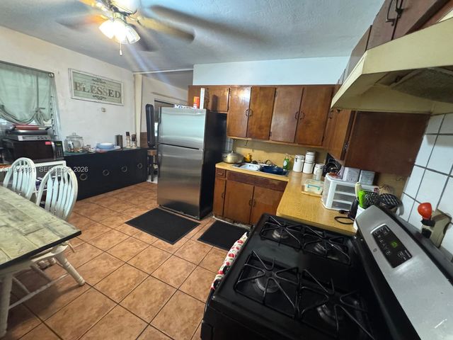 3651 SW 40th Ave, West Park, FL 33023