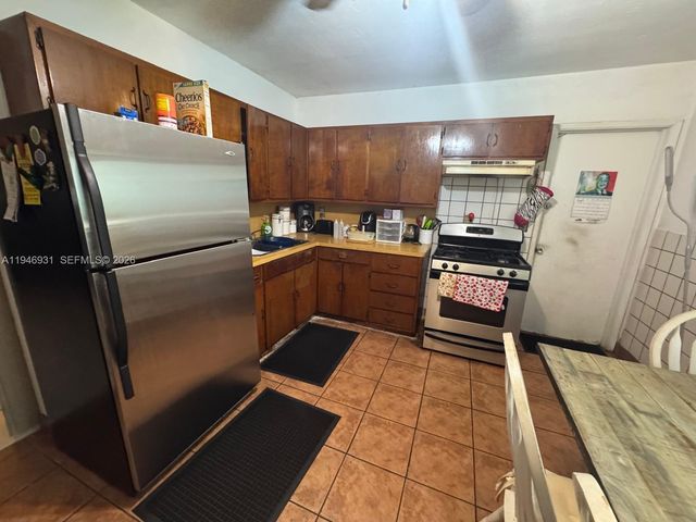 3651 SW 40th Ave, West Park, FL 33023