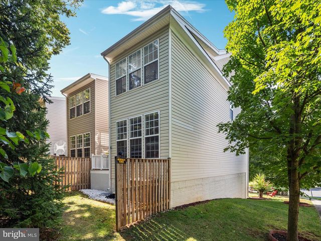 420 STARKEYS LNDG, Shepherdstown, WV 25443