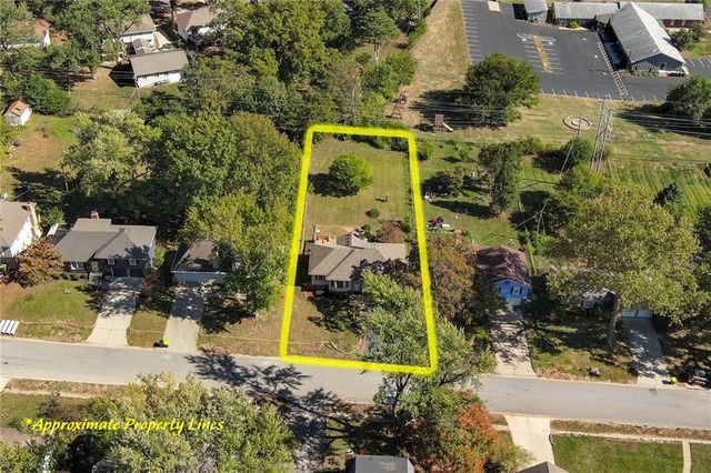 9415 Moody Park Drive, Overland Park, KS 66212