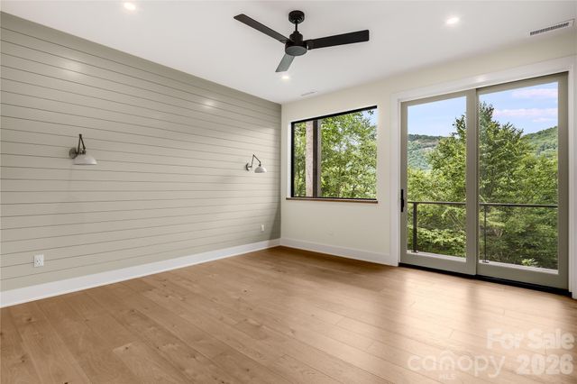 93 Village Pointe Lane, Asheville, NC 28803