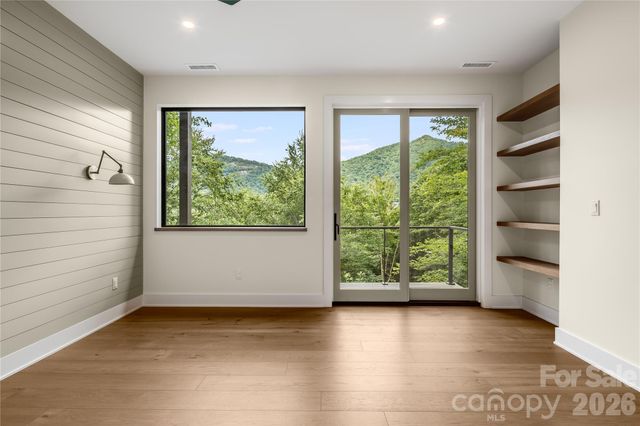 93 Village Pointe Lane, Asheville, NC 28803