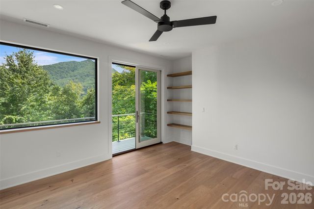 93 Village Pointe Lane, Asheville, NC 28803