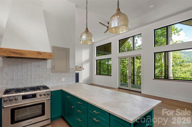 93 Village Pointe Lane, Asheville, NC 28803