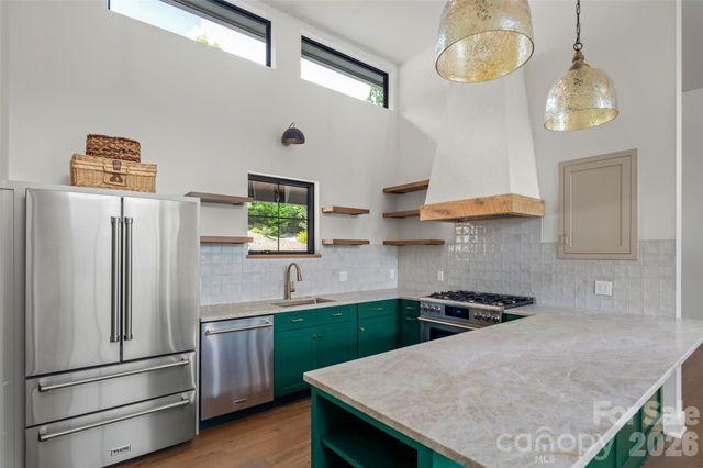 93 Village Pointe Lane, Asheville, NC 28803