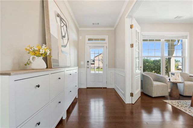 2049 Lakeview Bend Way, Buford, GA 30519