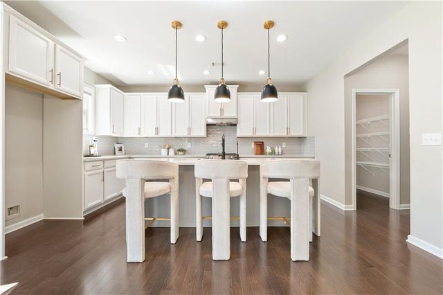 2049 Lakeview Bend Way, Buford, GA 30519
