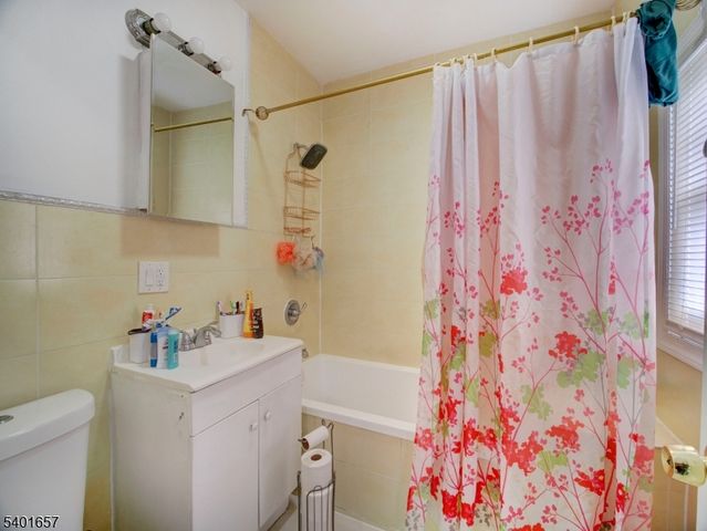 1011 Summit Ave, Union City, NJ 07087