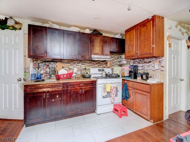 1011 Summit Ave, Union City, NJ 07087