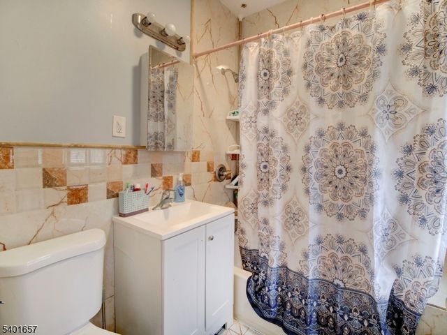 1011 Summit Ave, Union City, NJ 07087