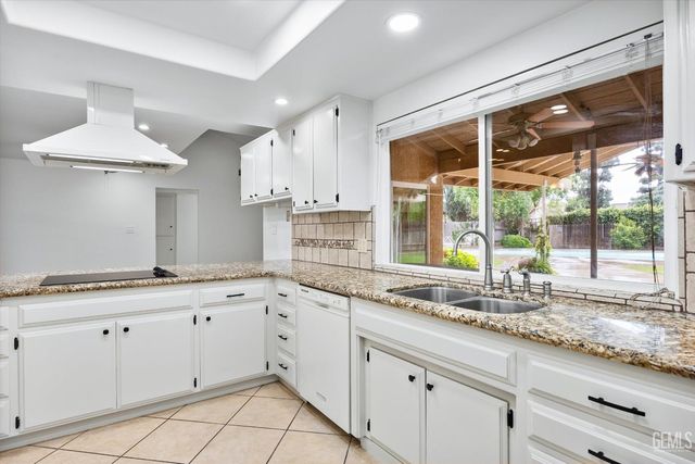 6605 Greensward Way, Bakersfield, CA 93309