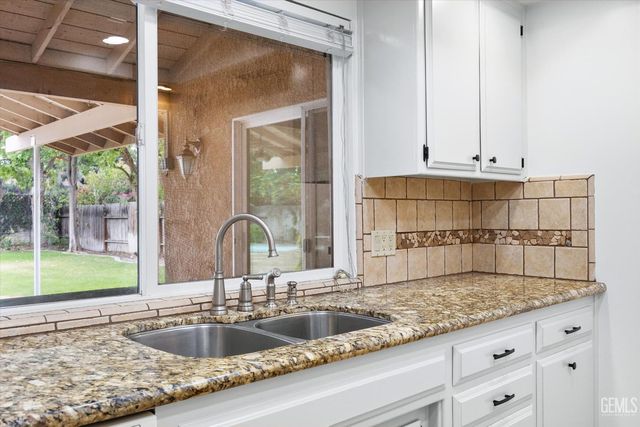 6605 Greensward Way, Bakersfield, CA 93309