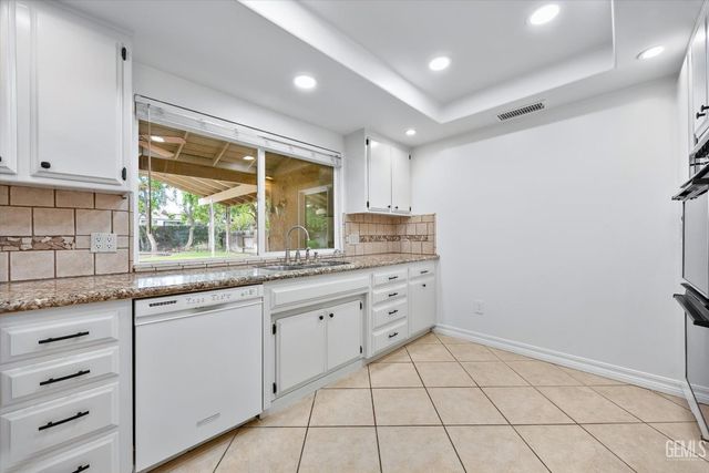 6605 Greensward Way, Bakersfield, CA 93309