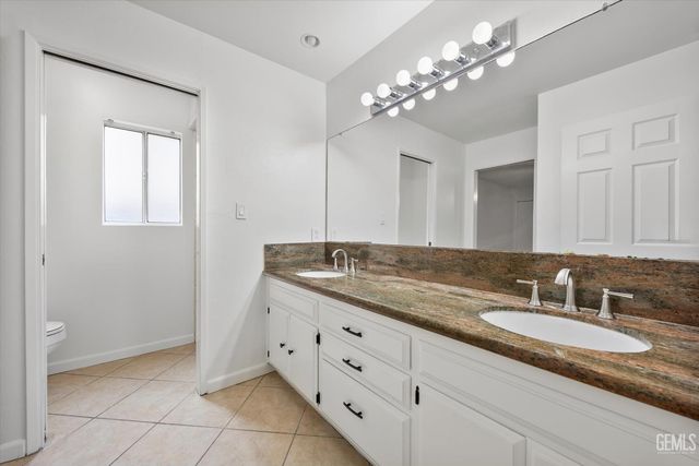 6605 Greensward Way, Bakersfield, CA 93309