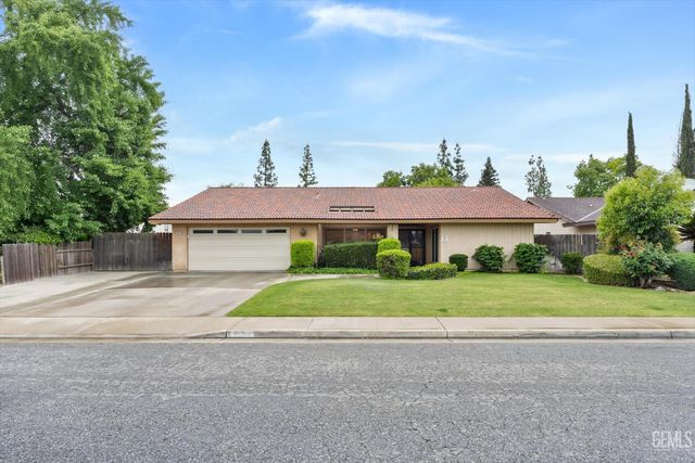 6605 Greensward Way, Bakersfield, CA 93309