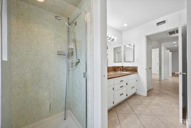 6605 Greensward Way, Bakersfield, CA 93309