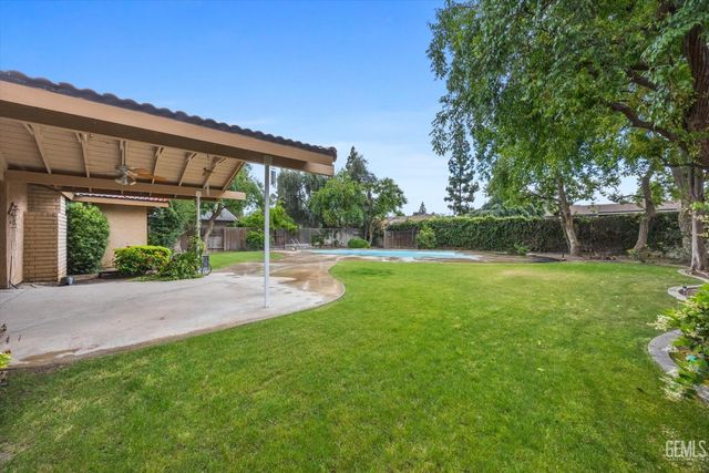 6605 Greensward Way, Bakersfield, CA 93309